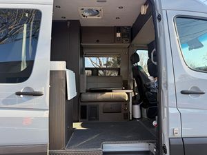<span class=keywords><strong>Mercedes</strong></span>-Benz <span class=keywords><strong>Sprinter</strong></span> 3500 <span class=keywords><strong>4x4</strong></span> 2017 en excellent état - Product Image 2