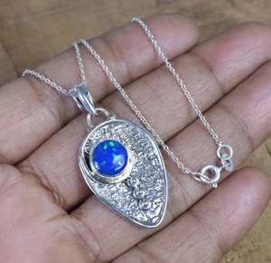 Colgante de Plata de Ley con Ópalo Azul de Laboratorio, Piedra de Nacimiento de Octubre, Joyería Hecha a Mano, Collar con Piedra Preciosa Natural, Regalo para Ella - Product Image 4