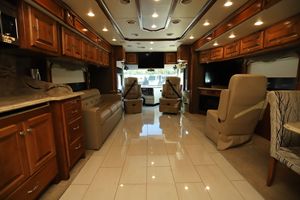 Camping-car Tiffin Phaeton 42LH 2014 d'occasion en excellent état, haute performance, disponible à la vente - Product Image 4