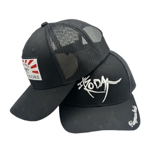 หมวกแฟชั่นสำหรับผู้ชายหมวกสีดำปักโลโก้ตามสั่งแบบมีแผงตาข่าย - Product Image 1