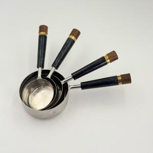 Juego de 4 Tazas Medidoras Multifuncionales de Acero Inoxidable 202 para Aceite, Leche y Herramientas de Medición de Cocina - Product Image 4