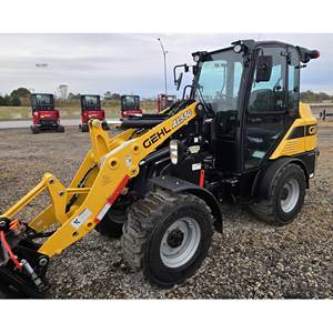 Chargeuse compacte GEHL AL550 2024 avec godet, capacité de charge nominale de 7 tonnes, composants d'engrenage essentiels - Product Image 3