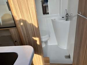 Sprinter 2500 Airstream Interstate 19 Edición Tommy Bahama 2021, 4x4, ~4,200 Millas, Conversión Completa a Autocaravana, Turbodiésel V6, 4WD - Product Image 4