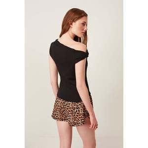 Blusa de un Solo Hombro para Mujer, Cuello Redondo Asimétrico, Logotipo Bordado en la Parte Delantera, Lentejuelas, Tela de Algodón, Casual, Formal, Talla XL - Product Image 4