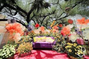 Articles décoratifs en bois avec guirlandes de fleurs de souci artificielles et lumière pour la décoration de hall d'entrée de scène de mariage indien - Product Image 6