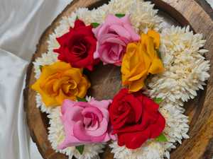 Cadeaux de Gajra Sangeet Haldi de grande fleur de rose parfumée au jasmin, Mehndi Ganey, Bracelets Gajra Mehndi Mayoon Kalire faveurs de mariage - Product Image 5