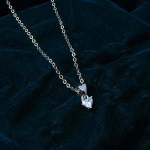 Collier Zarkan Solitaire Cœur Romantique en Acier Inoxydable avec Sertissage à Griffes, Plaqué Rhodium et Or, Idéal pour les Fiançailles - Product Image 2