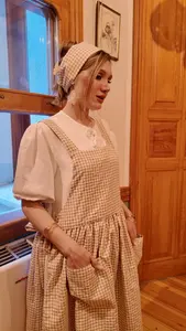 <span class=keywords><strong>Tablier</strong></span> chasuble vichy fait main avec larges bretelles et deux poches avant pratiques Style Cottagecore à carreaux d'inspiration vintage - Product Image 3