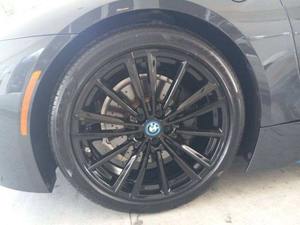 Vente de BMW i8 AWD 2019, coupé 2 portes, 12 315 miles, intérieur clair, sièges en cuir, moteur turbo, régulateur de vitesse adaptatif, jantes R19, électrique, automatique, 8 vitesses - Product Image 3