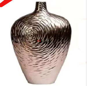 Nouveau look vase à fleurs en aluminium en métal fini argenté pour restaurant et bar d'hôtel - Product Image 2