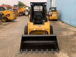 Chargeuse compacte 216B3 Cat d'occasion Chargeur frontal d'occasion avec composant moteur central pour les besoins à petit budget - Product Image 2