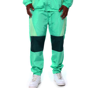 Ensemble coupe-vent et court en polyester et nylon avec fermeture éclair Baggy personnalisé nouvelle mode Survêtement coupe-vent pour hommes - Product Image 2