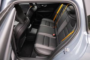 2023 Recharge Turbo Híbrido con Tracción Total, Asientos de Cuero, Bajo Kilometraje, Precio Competitivo, Disponible para Envío Inmediato - Product Image 3