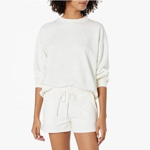 Spandex doux/Polyester femmes deux pièces sweat-shirt short ensemble surdimensionné pour porter coupe régulière décontracté confortable tenue solide genou - Product Image 3