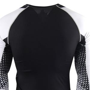 Rashguard personnalisé sublimé pour hommes, chemise de surf vierge avec logo personnalisé et design imprimé intégral - Product Image 6