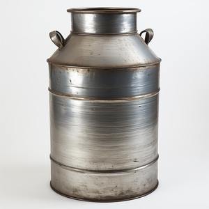 Bidon de lait galvanisé de style antique avec poignées solides, parfait pour la décoration rustique de la maison et du jardin. - Product Image 4