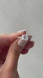 แหวนเพชรแบบเจ้าหญิงสีทองล้วน18K ประดับเพชรสำหรับงานแต่งงานและงานหมั้นแบบแฮนด์เมดสุดหรูดีไซน์แบบมินิมอล - Product Image 4