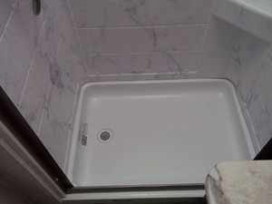 Camping-car de luxe ALCOVE Gulf Stream 2025 blanc Euro 5 pour 4-6 personnes, occasion, four à micro-ondes, sol en acrylique, léger - Product Image 6