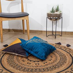 พรมปูพื้นทรงกลมทำจากปอกระเจาทอมือ ลายแมนดาลาพิมพ์สีดำ เป็นมิตรกับสิ่งแวดล้อม พร้อมพู่ห้อย สำหรับตกแต่งห้องนั่งเล่น - Product Image 5