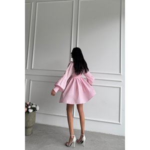 ชุดราตรีผ้าป๊อปลินทรงบานติดกระดุมด้านหน้าพร้อมดีเทลเข็มขัดผูกสีชมพู - Product Image 1