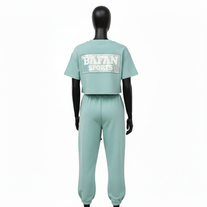 Ensemble haut court et pantalon de survêtement en molleton de coton brossé vert menthe premium 300 GSM pour femme avec empiècements logo appliqués - Ensembles pour femme - Product Image 2