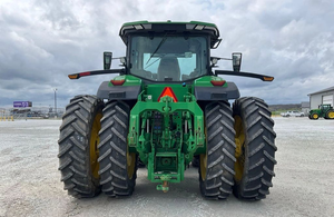 Nuevo tractor John Deere 8R 370 4WD 2023 con motor, bomba, caja de cambios y engranajes: tractor de alta productividad para la agricultura. - Product Image 3