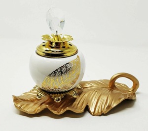 Brûleur d'encens blanc floral doré, design élégant, idéal pour la décoration intérieure, la méditation, l'aromathérapie et les cadeaux, vente en gros en provenance d'Inde - Product Image 5