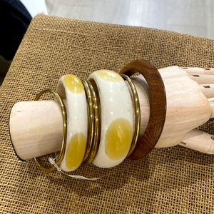 Pulsera de joyería de tono dorado de alta calidad, madera cortada a mano y patrones surtidos de latón diseñados para mujeres - Product Image 1