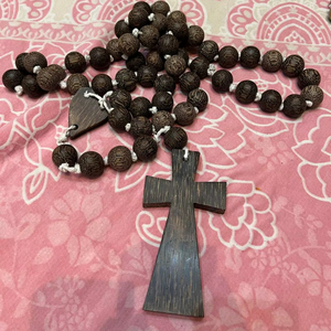 Cruz de Madera de Coco y Acacia Hecha a Mano, Grande, Rústica, Religiosa y Ecológica para Colgar en la Pared, para el Hogar, la Iglesia, Navidad y Otros Eventos Festivos - Product Image 1
