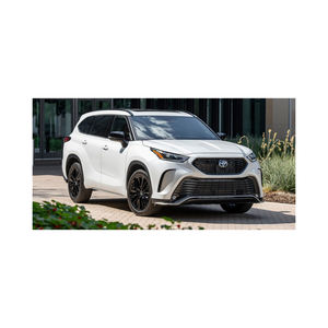 Toyota Highlander SUV 2024 con Interior de Cuero Oscuro, Opciones de Motor Turbo de 4L y 8L a Gasolina y Eléctrico, Transmisión Manual y Automática - Product Image 4