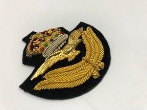 Badges en fil de métal brodés à la main porte-badge de poche Premium-Badges en tissu sergé personnalisés Premium - Product Image 4