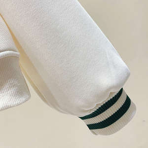 Sweat-shirt à capuche court personnalisé pour femmes, imprimé bouffant brodé, délavé à l'acide, pour l'automne et l'hiver - Product Image 3