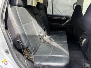 Lexus GX 460 2016 Usado, 4WD, Volante a la Izquierda, 50001-75000 Millas, 6 Asientos - Product Image 3