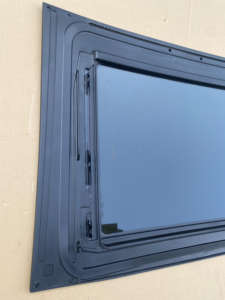 Fonctionnement silencieux Toit ouvrant automatique panoramique élégant Usine de matériaux importés Pièces de voiture en gros pour <span class=keywords><strong>Audi</strong></span> A8 D5 2018 - Product Image 3