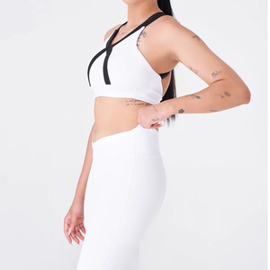 Ensemble de yoga professionnel personnalisé de haute qualité pour femmes, 2 pièces, sans couture, avec impression de logo légère, meilleur design, motif uni - Product Image 6