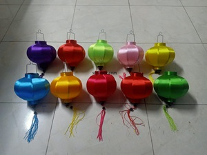 โคมไฟไม้ไผ่ทำมือจากเวียดนาม สำหรับงานปาร์ตี้กลางแจ้ง งานแต่งงาน ตกแต่ง DIY ผ้าไหมคลุมหลากสี ขายส่ง ส่งออก - Product Image 1