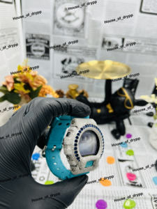 Reloj Digital Plateado con Incrustaciones de Diamantes de Imitación VVS Moissanite, Bisel con Piedras Azules, Correa de Goma, Estilo Hip Hop - Product Image 2