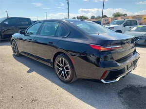 BMW Série 7 d'occasion en excellent état, modèle 2025 - Product Image 2