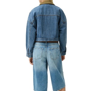 Veste en jean déchirée courte de haute qualité pour femmes Bleu moyen Boutonnée Décontractée Tissu en jean tissé - Product Image 3