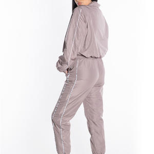 Logo personnalisé Ensemble de survêtements coupe-vent de haute qualité Ensemble veste et pantalon de course coupe-vent léger pour hommes - Product Image 3