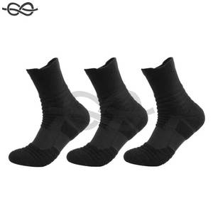 Chaussettes de football antidérapantes pour hommes et femmes Chaussettes de sport de basket-ball en coton à tube court Chaussettes de performance respirantes et déodorantes - Product Image 2