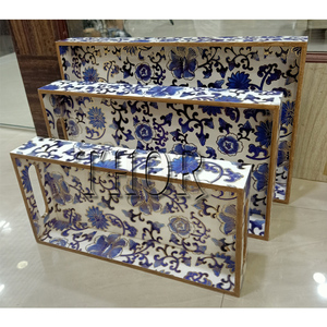 Plateaux de service en bois avec poignée grand moyen et petit plateau en bois polyvalent léger et robuste (lot de 3) - Product Image 1