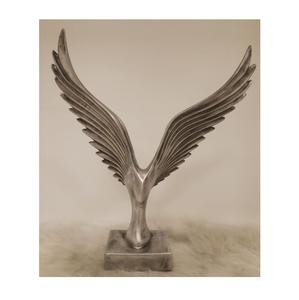 Sculpture moderne en aluminium moulé développée comme un accent artistique sophistiqué pour les environnements intérieurs cadrés - Product Image 5