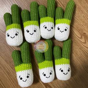 Jouet au crochet fait main sur mesure OEM, décoration de chambre d'enfant au crochet, poupée miniature en crochet tricotée à la main - Caryln - Product Image 2