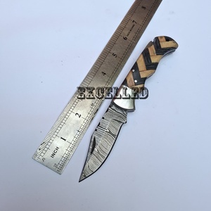 Damasco personalizado hecho a mano multifuncional supervivencia al aire libre cuchillo plegable mango de madera cuchillo de bolsillo con Funda de cuero - Product Image 5