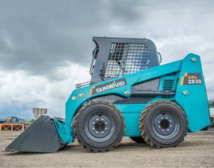 SUNWARD SWL3220 Minicargadora de dirección deslizante, cargadora de tractor frontal con motor KUBOTA, cargadora de dirección deslizante de pista pequeña - Product Image 5