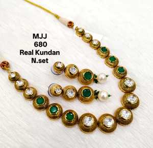 Charmant collier ethnique Kundan pour les mariées avec des designs personnalisés à la mode parfait pour les boutiques de bijoux haut de gamme - Product Image 3