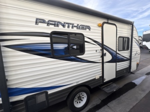 Remolque de Viaje Usado de Alta Calidad, Pacifics Coachworks Panther Mini 16RB 20FT, Acero Inoxidable, Impermeable, Años 2016-2023, en Venta - Product Image 2