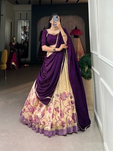 Nouvelle Élégance Dressing Tendance Déguisement Soie Verte Lehenga Choli & Dupatta Avec Travail Imprimé Fabricant De L'Inde À Vendre - Product Image 5