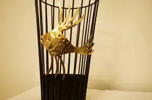 Design antique couleur noire maille fil seau forme poisson doré Design support parapluie seau maison hall fournitures élégant stockage - Product Image 4